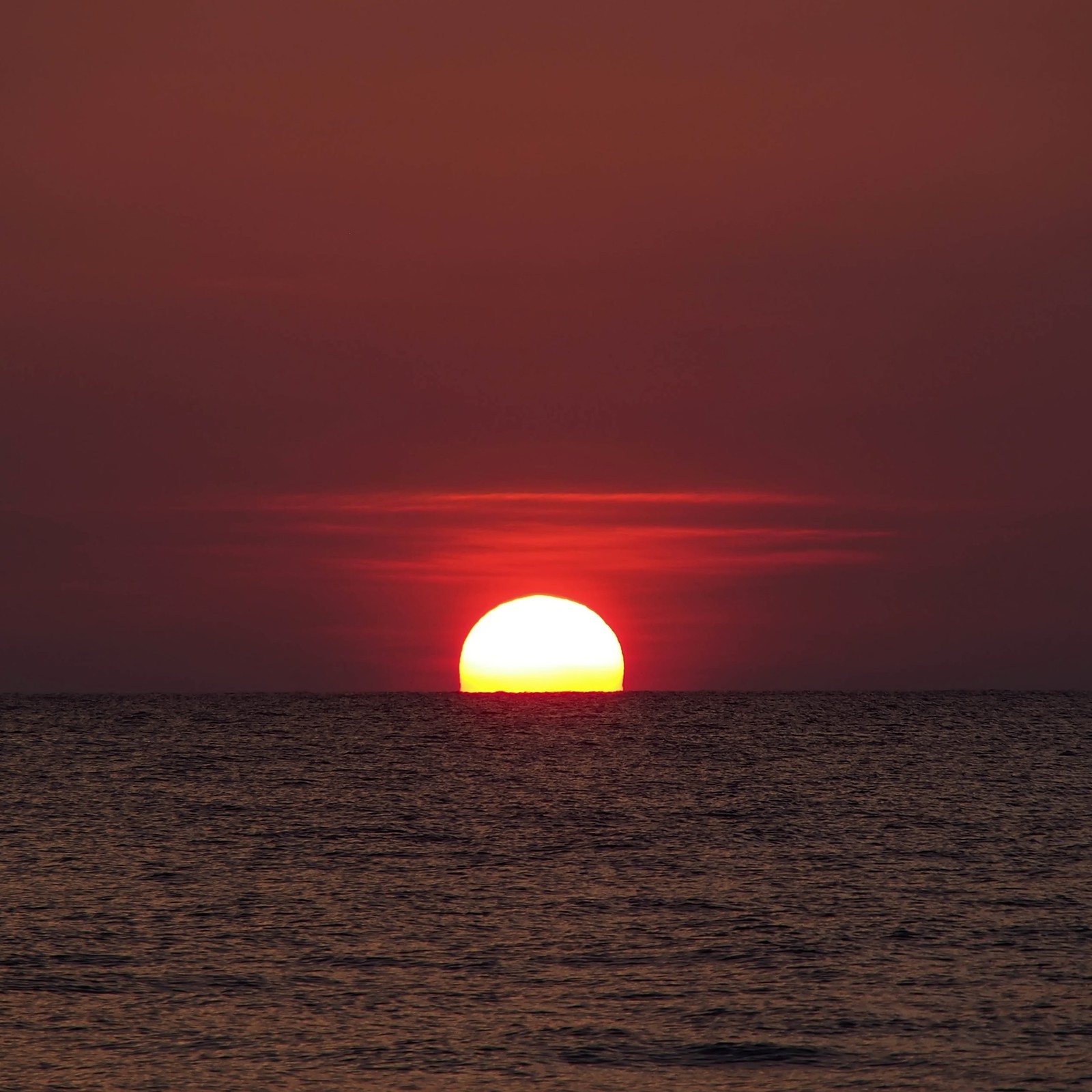 Téléchargez le fond d'écran horizon, eau, crépuscule, orange, objeto astronomique