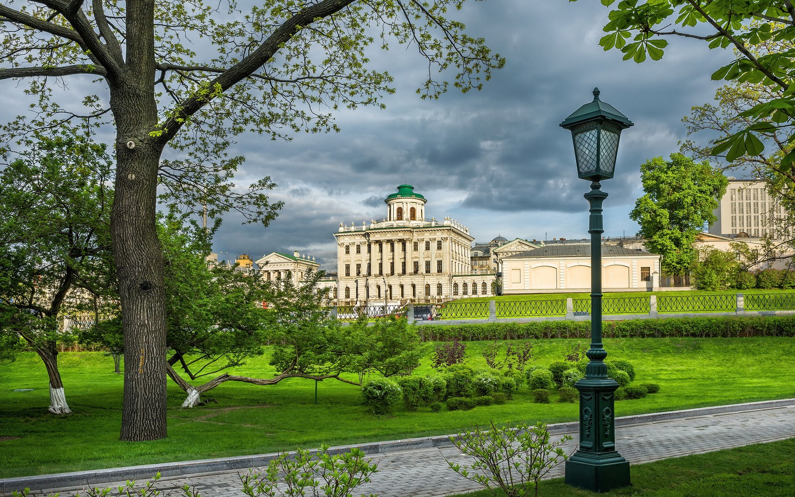 saint petersburg, green, tree, landmark, estate Download Wallpaper