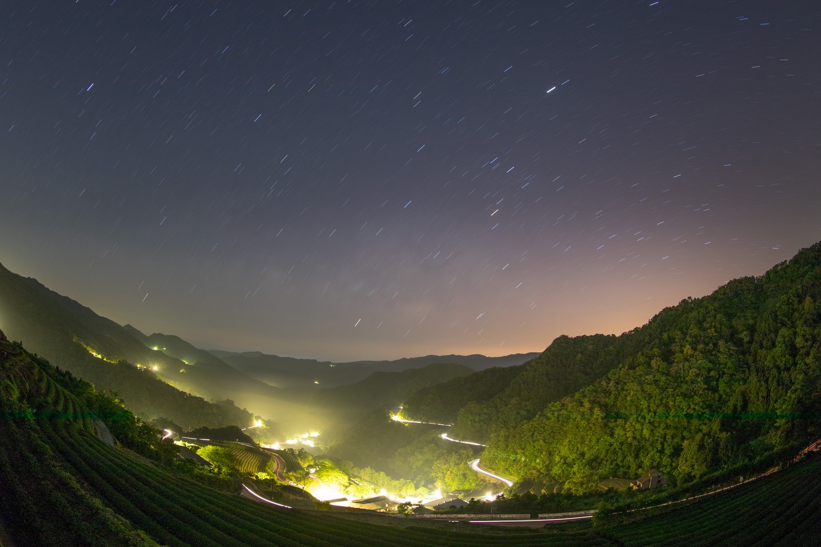 Téléchargez le fond d'écran hauts plateaux, nuit, arbre, paysage, espace