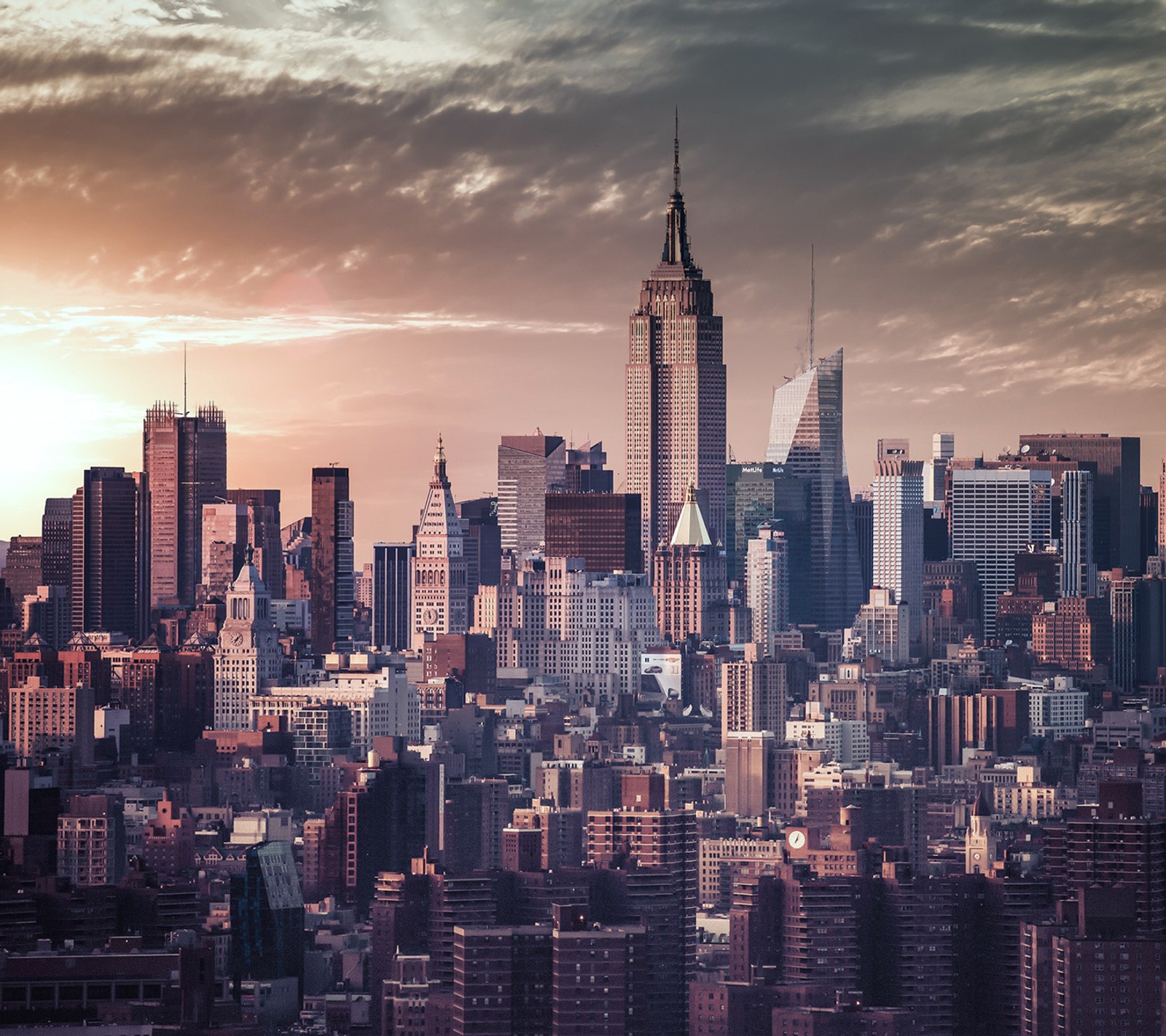 Vista aérea de una ciudad con muchos edificios altos (ciudad, nueva york, new york, pueblo)