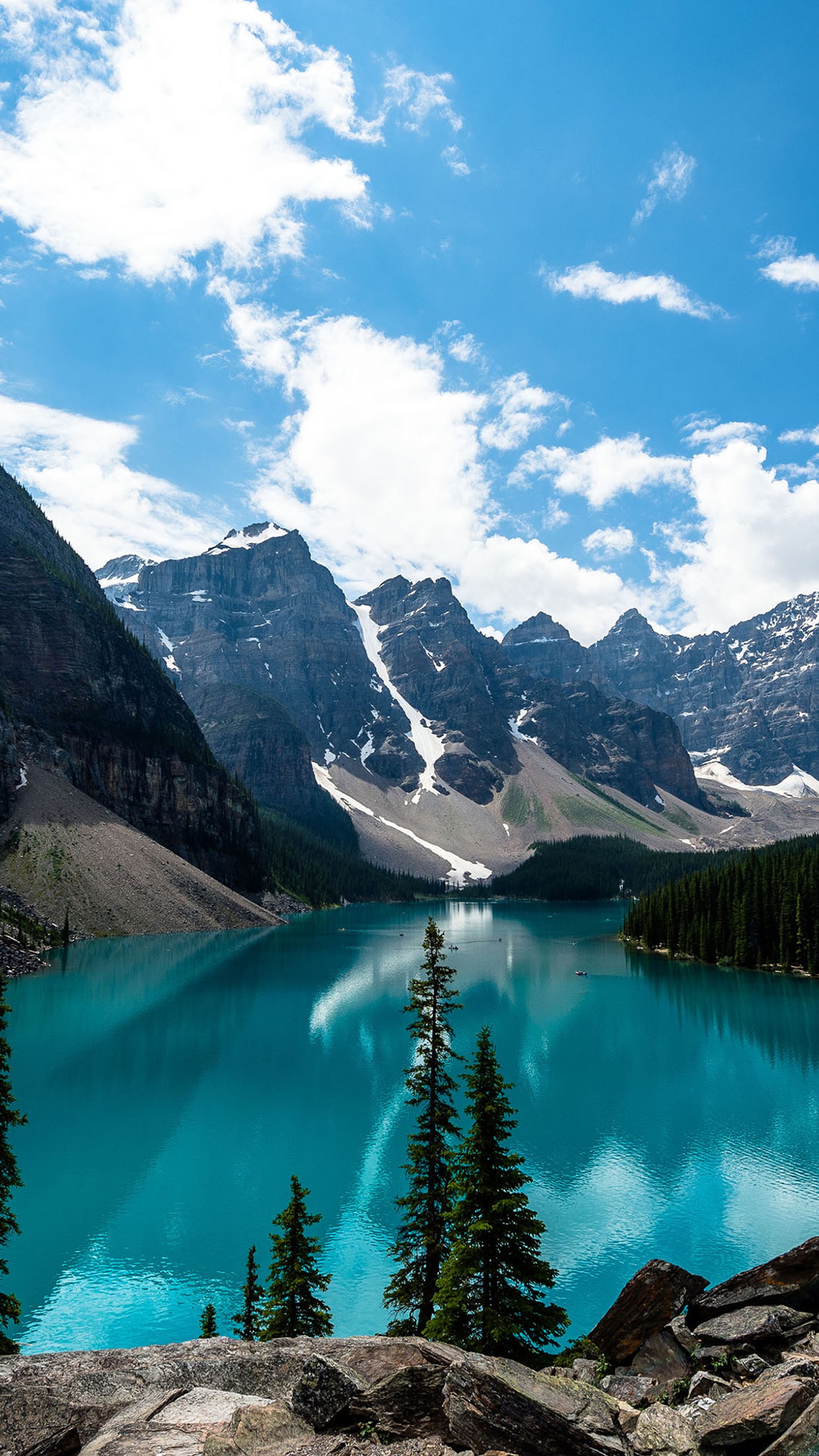 There is a lake with a mountain in the background (foba, hd)