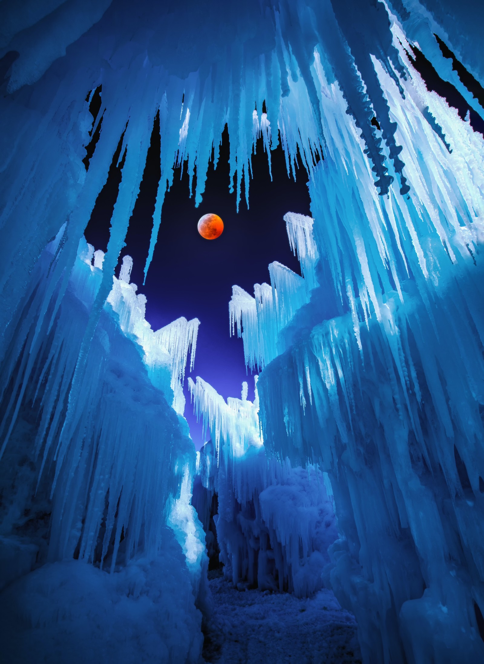 ice castles, eclipse, tourist attraction, utah, aesthetic Download Wallpaper