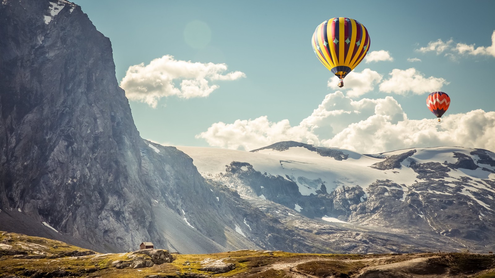 hot air ballooning, hot air balloon, mountain, mountain range, cloud wallpaper