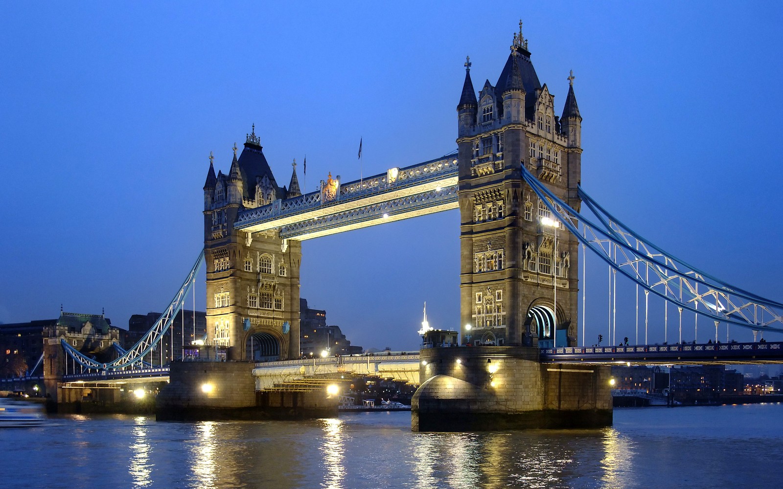 Вид моста, освещенного ночью (tower bridge, лондонская башня, лондонский мост, london bridge, достопримечательность)