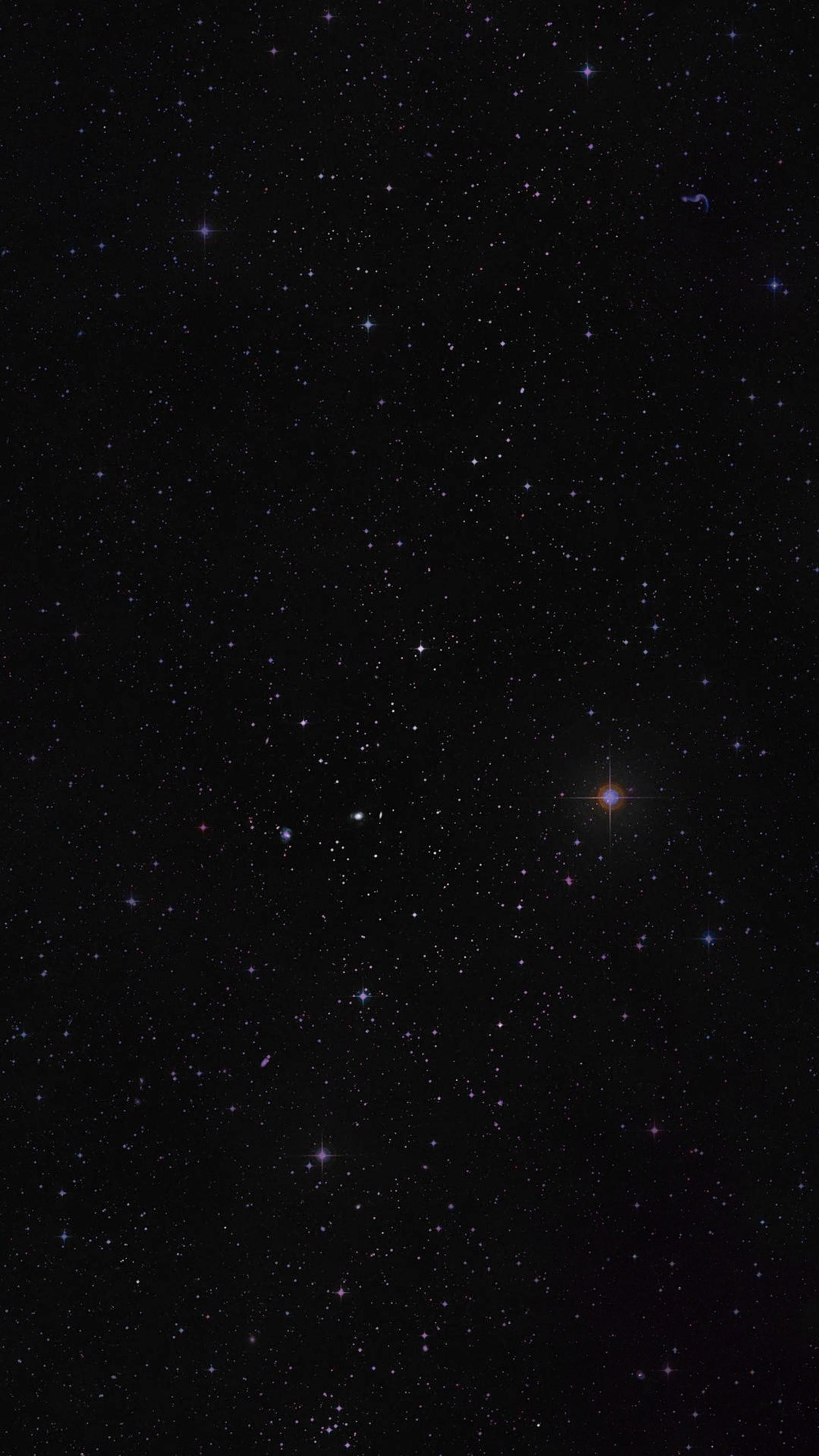 Cielo estrellado con algunas estrellas y un pequeño objeto blanco (negro, profundo, galaxia, galaxia negra, noche)