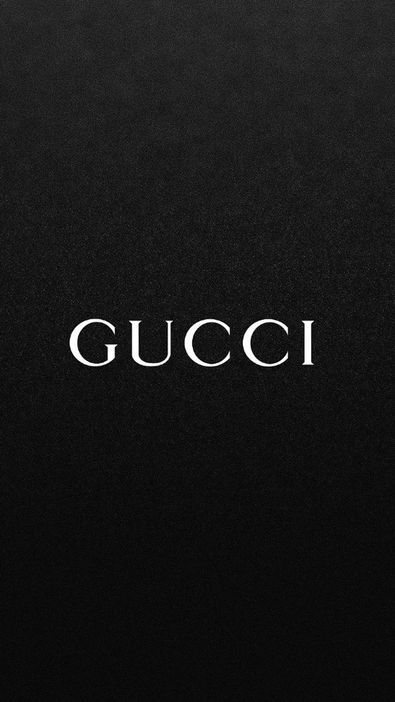 Черно-белое фото логотипа gucci на черном фоне (бренд, другой)