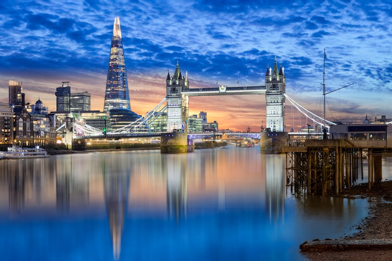 Панорамный вид на мост через водоём с городом на заднем плане (лондон, london, tower bridge, лондонский мост, london bridge)