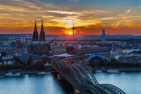 Horizonte crepuscular de Colônia: uma deslumbrante paisagem urbana sobre o Reno