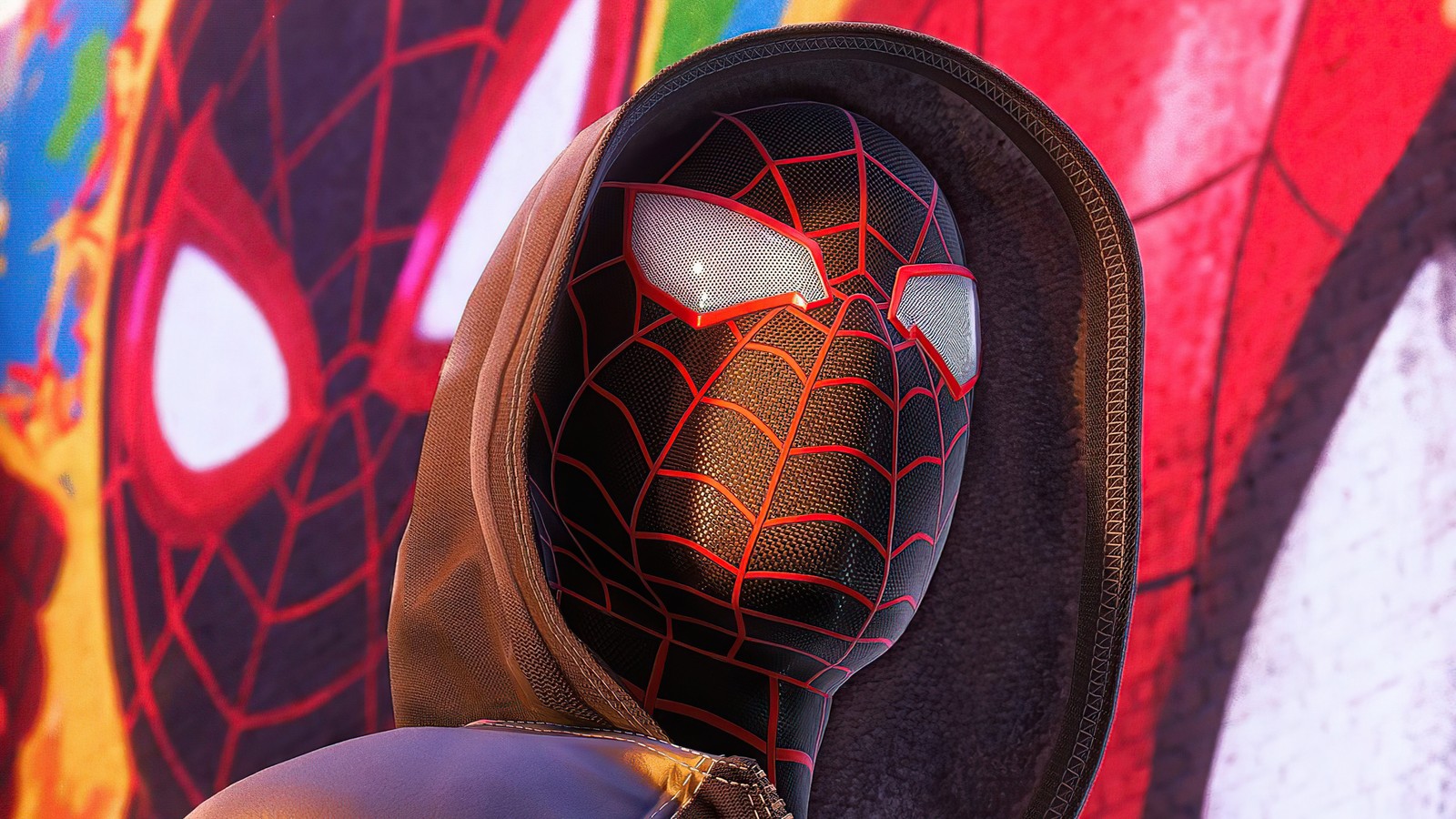 Masque de spider-man avec capuche et sweat-shirt devant un mur de graffiti (marvels spider man miles morales, jeux 2020, 2020 games, playstation 5, spiderman)