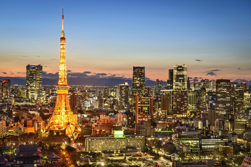 Вид на город ночью с высоким зданием (токийская башня, tokyo tower, городской пейзаж, город, городская территория)