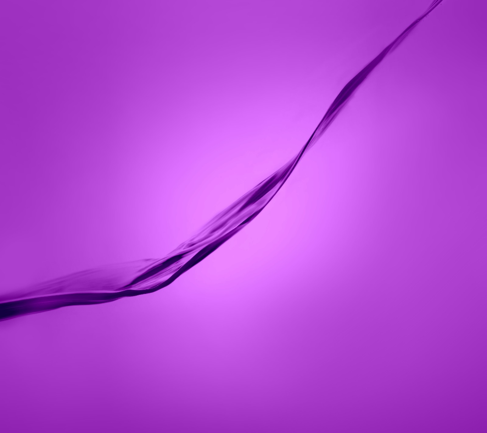 Fond abstrait violet avec une vague incurvée de liquide (bord, galaxie, note3, note 5, note5)