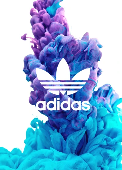 Logotipo da Adidas em azul e roxo vibrante sobre tinta fluida