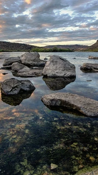 rochas, lake in the mountains, rocks sky