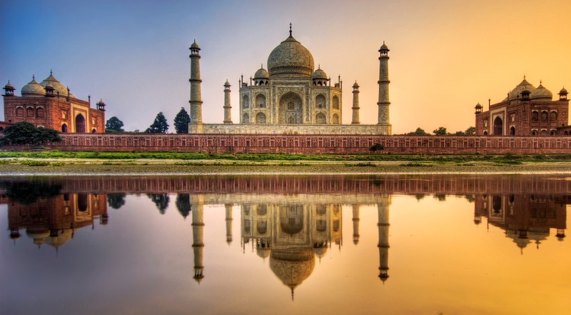 Крупный план здания с отражением в воде (тадж махал, ф fort агра, agra fort, достопримечательность, отражение)