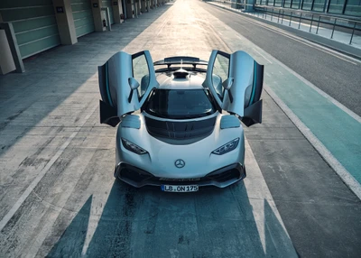 Mercedes AMG One: Ein atemberaubender Hybrid-Supersportwagen mit ikonischen Flügeltüren