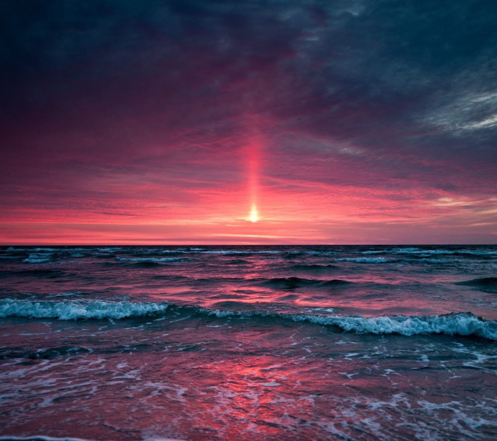 Vista de un atardecer sobre el océano con olas (2016, asombroso, amor)