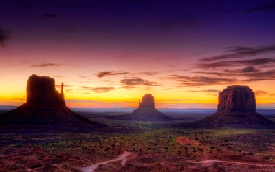 Buttes majestosos ao amanhecer sobre o deserto de Sonora