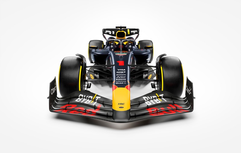 Крупный план гоночного автомобиля red bull на белом фоне (red bull rb20, 2024, 10к, 10k, автомобили формулы 1)