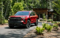 2023 Chevrolet Traverse RS: Bold SUV in a Scenic Driveway Setting