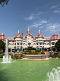 Fontaine du Palais de Disneyland : Un Monument de l'Architecture Classique