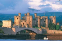 Burg Conwy: Eine majestätische mittelalterliche Festung mit Blick auf den Fluss