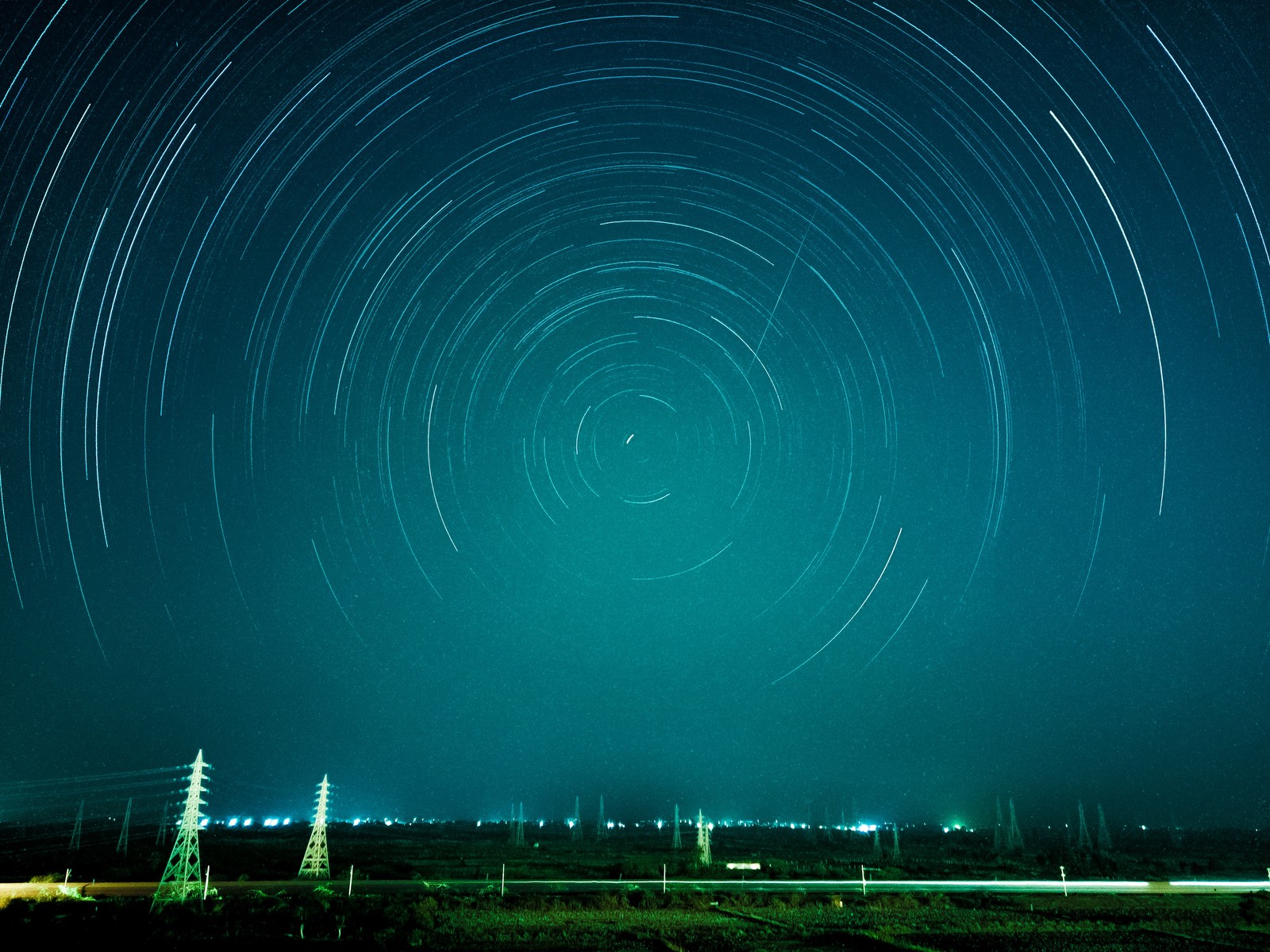 Arafed image of a night sky with a star trail (star, blue, night, atmosphere, space)