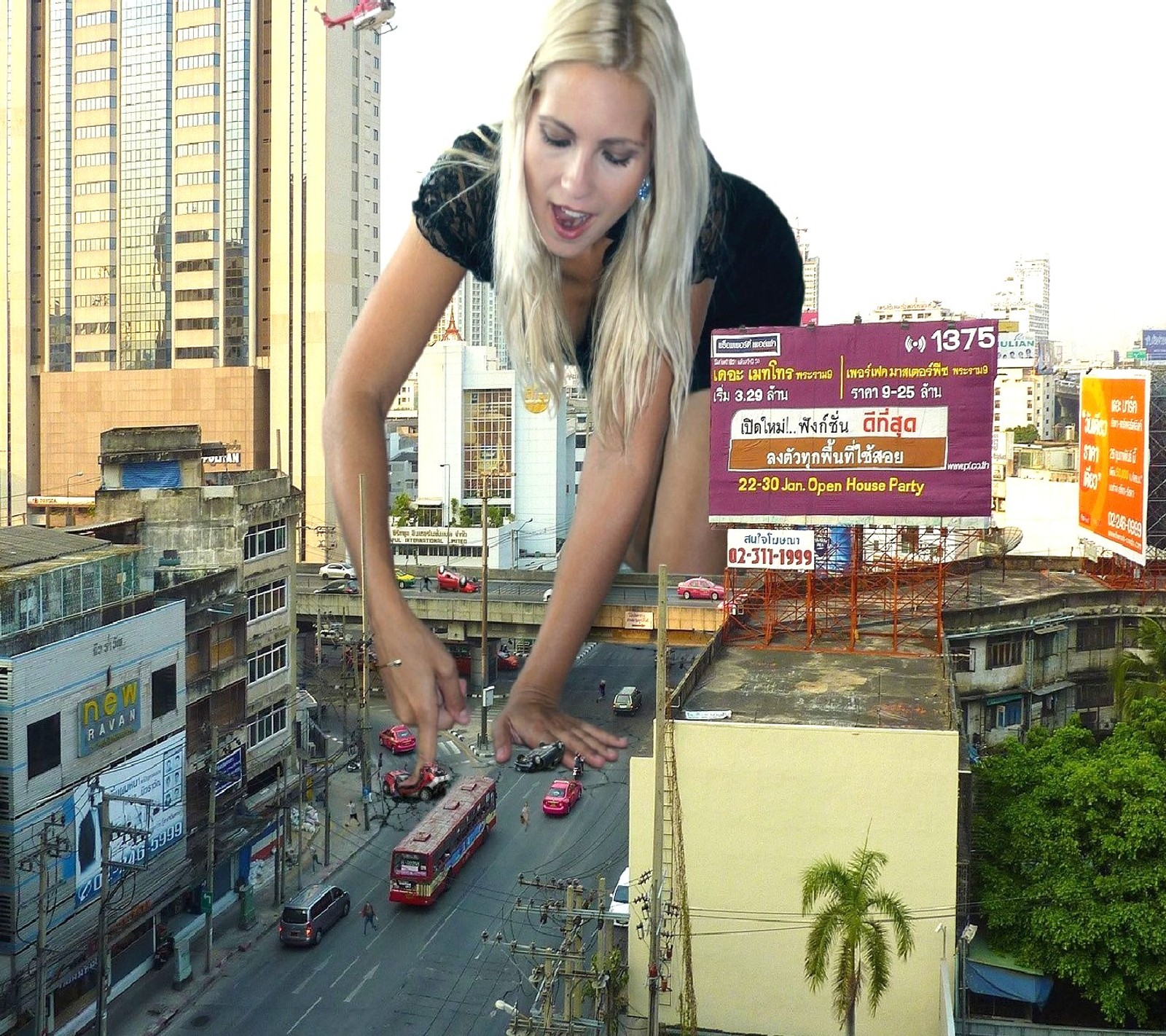 Femme blonde en robe noire debout sur le toit d'un bâtiment (policier du monde)