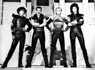 Queen: Die legendäre Band in mutigem Schwarz-Weiß