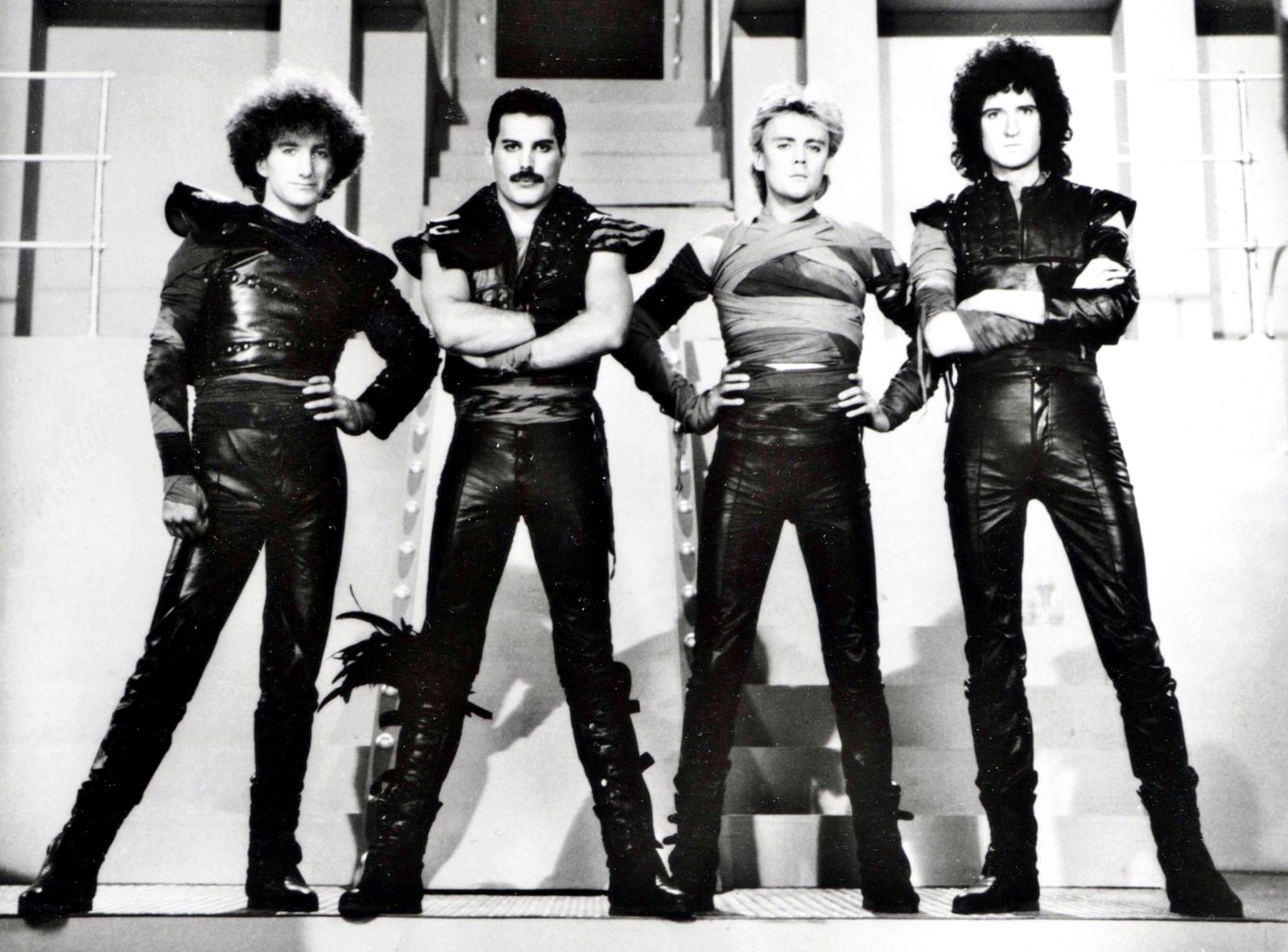 freddie mercury, roger meddows taylor, queen, brian may, black and white wallpaper