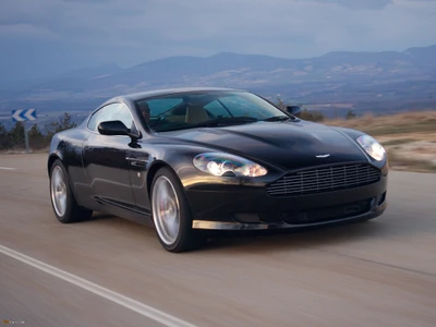 Aston Martin DB9: Воплощение производительности роскошного спортивного автомобиля