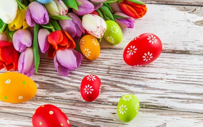 Ovos de Páscoa coloridos cercados por tulipas vibrantes