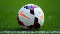 Ballon Nike sur un terrain de football