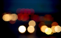 Luzes bokeh abstratas em vermelho e amarelo contra um céu noturno escuro