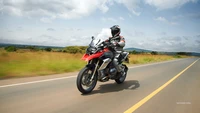 L'aventure vous attend : Rouler sur la BMW GS sur une route ouverte