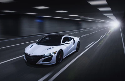 Элегантный белый Acura NSX мчится по слабо освещенному туннелю