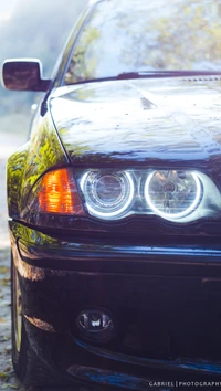 BMW E46 con faros de xenón llamativos