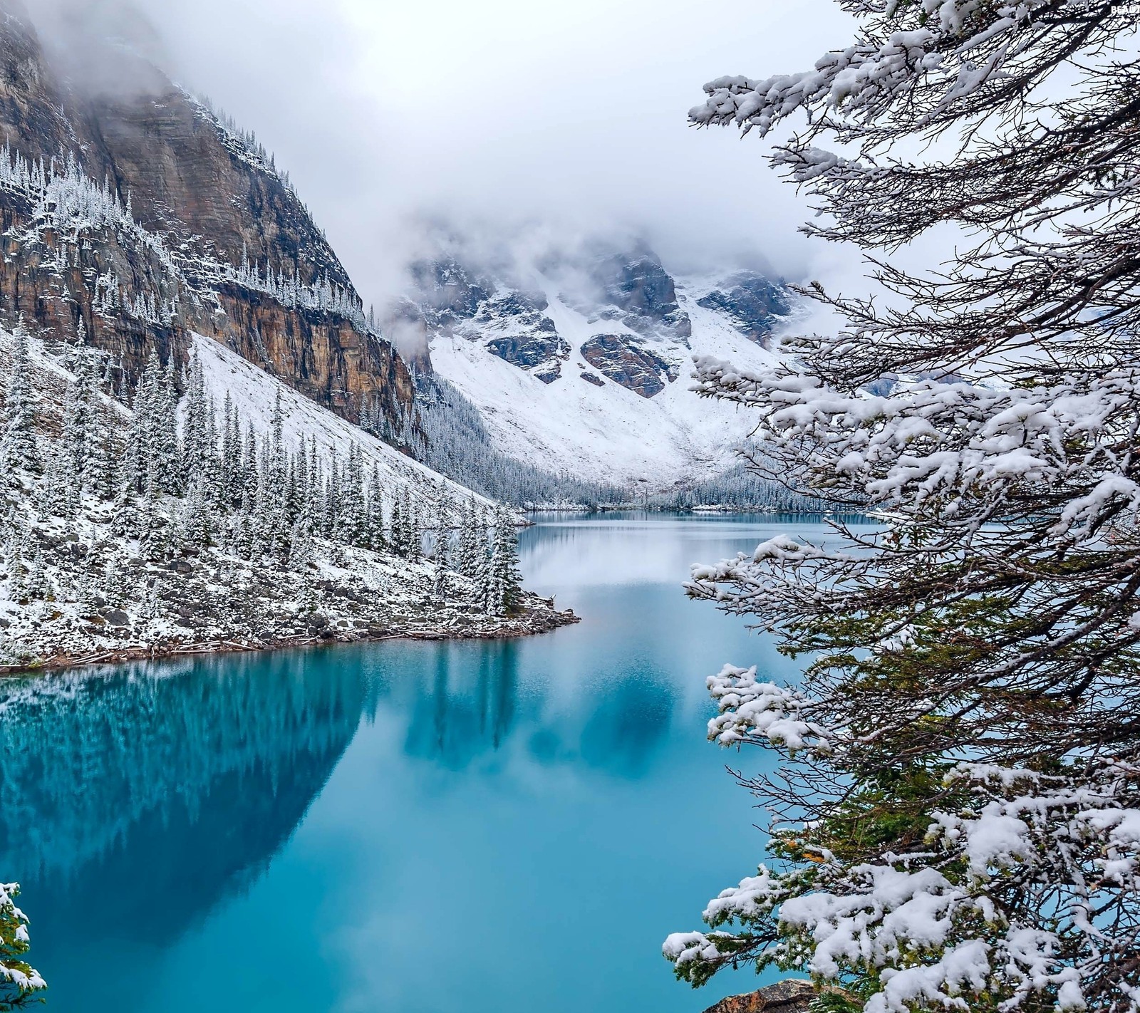 Arafed view of a lake surrounded by snow covered trees (landscape, mountains, nature, river, season)