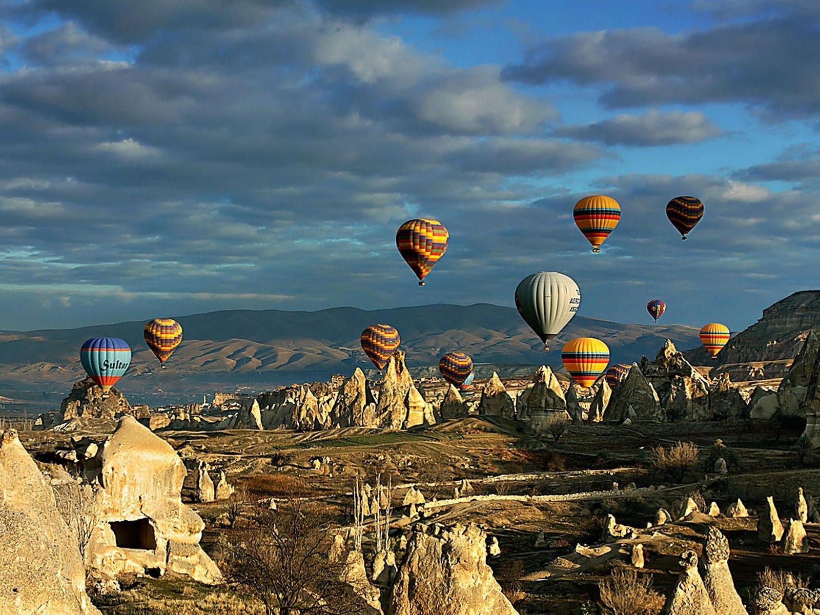 Lade luftballons, nachtisch, himmel Hintergrund herunter