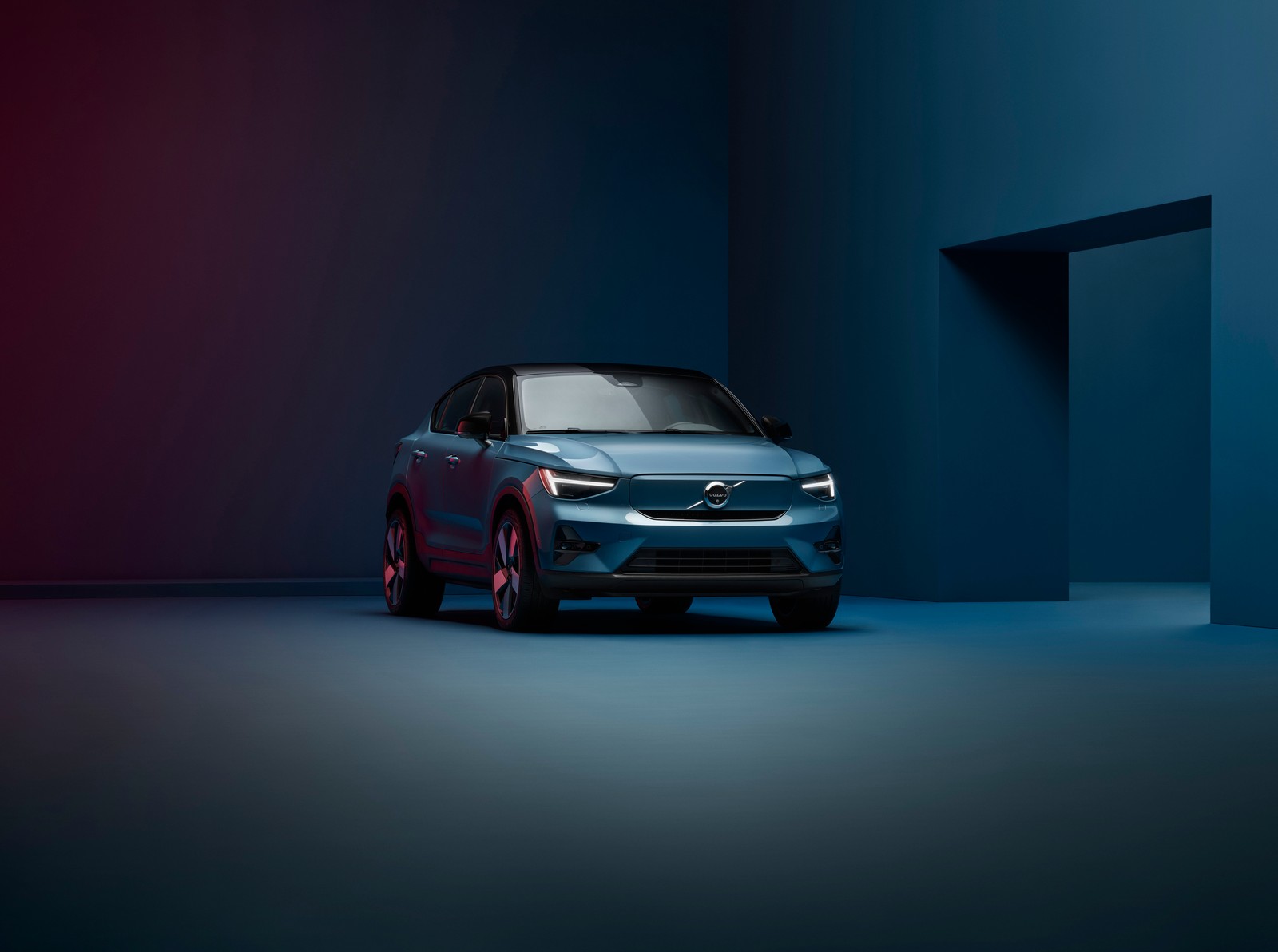 El suv conceptual de volvo se muestra en una habitación azul (volvo c40 recharge, suv eléctrico, 2022, 5k, coches)