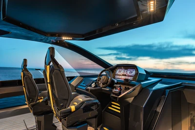 Luxuriöses Interieur von Technomar für die Lamborghini 63 Superyacht bei Sonnenuntergang