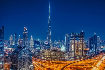 Burj Khalifa iluminando el horizonte nocturno de Dubái