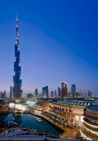 Dubai Mall and Burj Khalifa: A Metropolis at Dusk