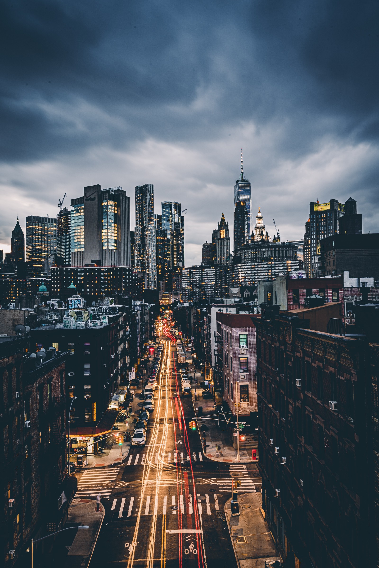 Vista aérea de una calle de la ciudad con mucho tráfico (nueva york, new york, ciudad, nube, edificio)