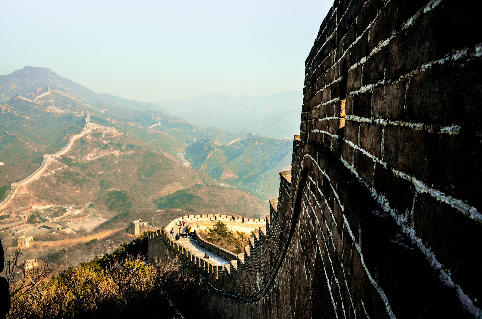 Vue arabe d'une section de la grande muraille de chine (grande muraille de chine, point de repère, mur, montagne, site historique)