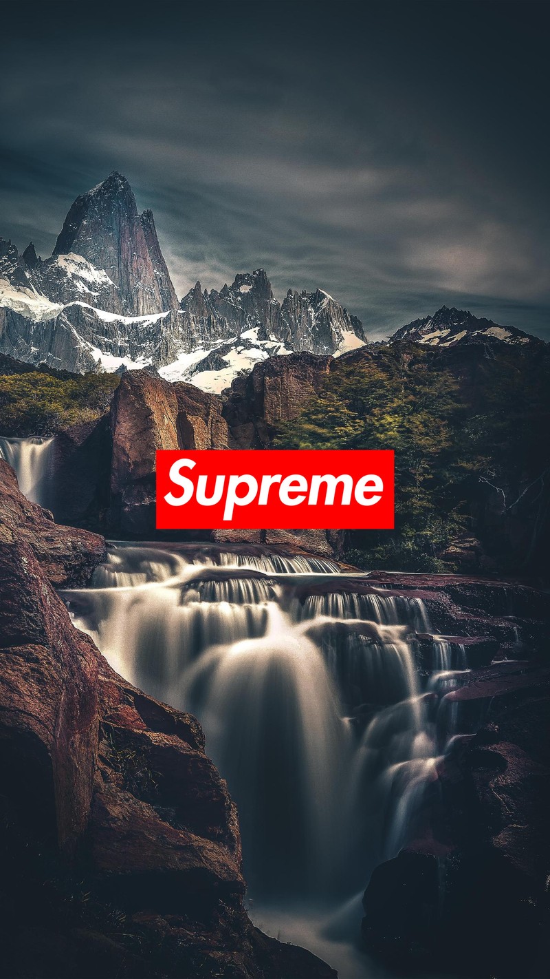 Логотип supreme на красном фоне над водопадом в горах (бренды, логотип, гора, горы, природа)