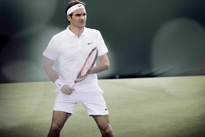 Fokussierter Tennisspieler in Nike-Ausrüstung, der sich auf ein Meisterschaftsspiel vorbereitet