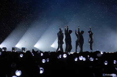 Las luces del ARMY brillan mientras BTS actúa en un espectáculo deslumbrante