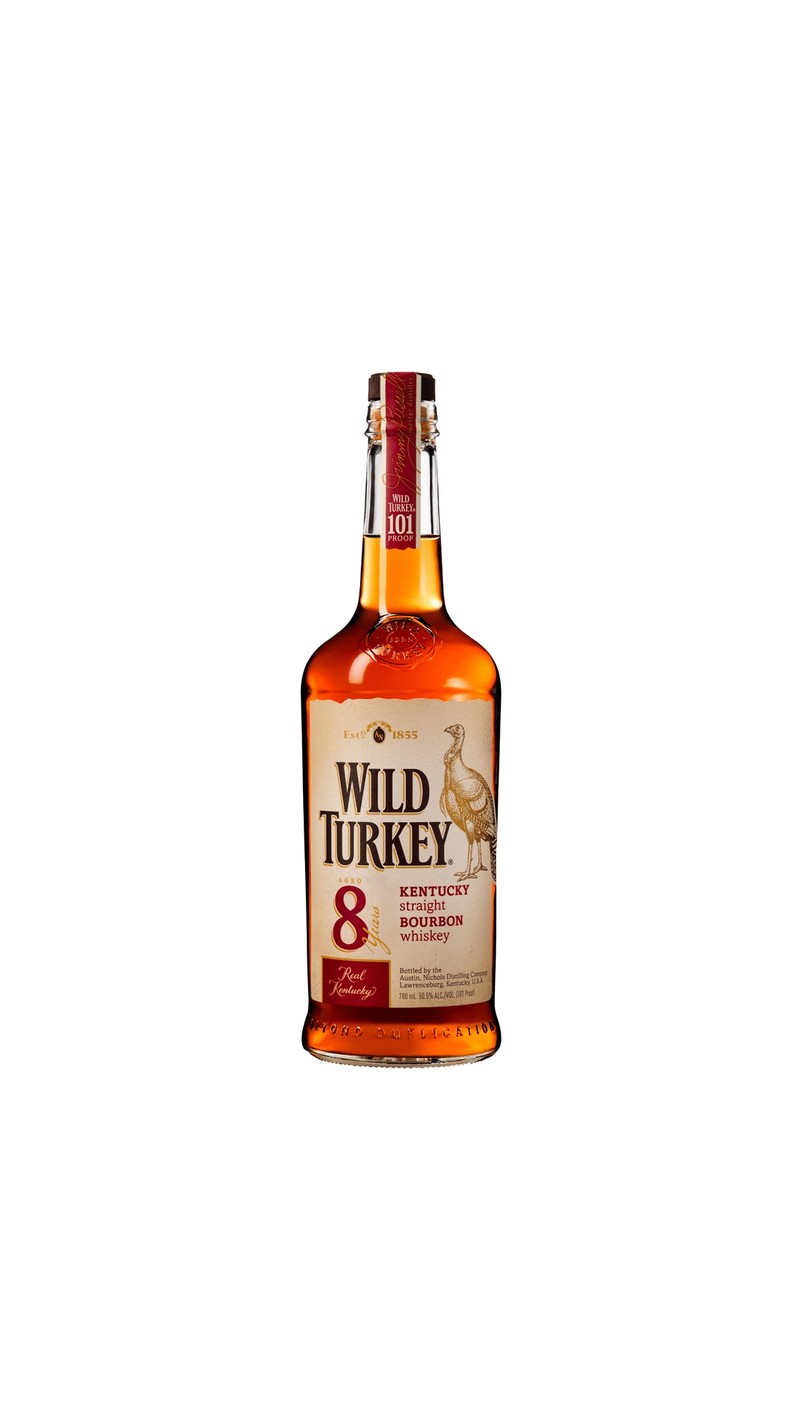 Крупный план бутылки виски wild turkey (бурбон, виски, wild turkey)