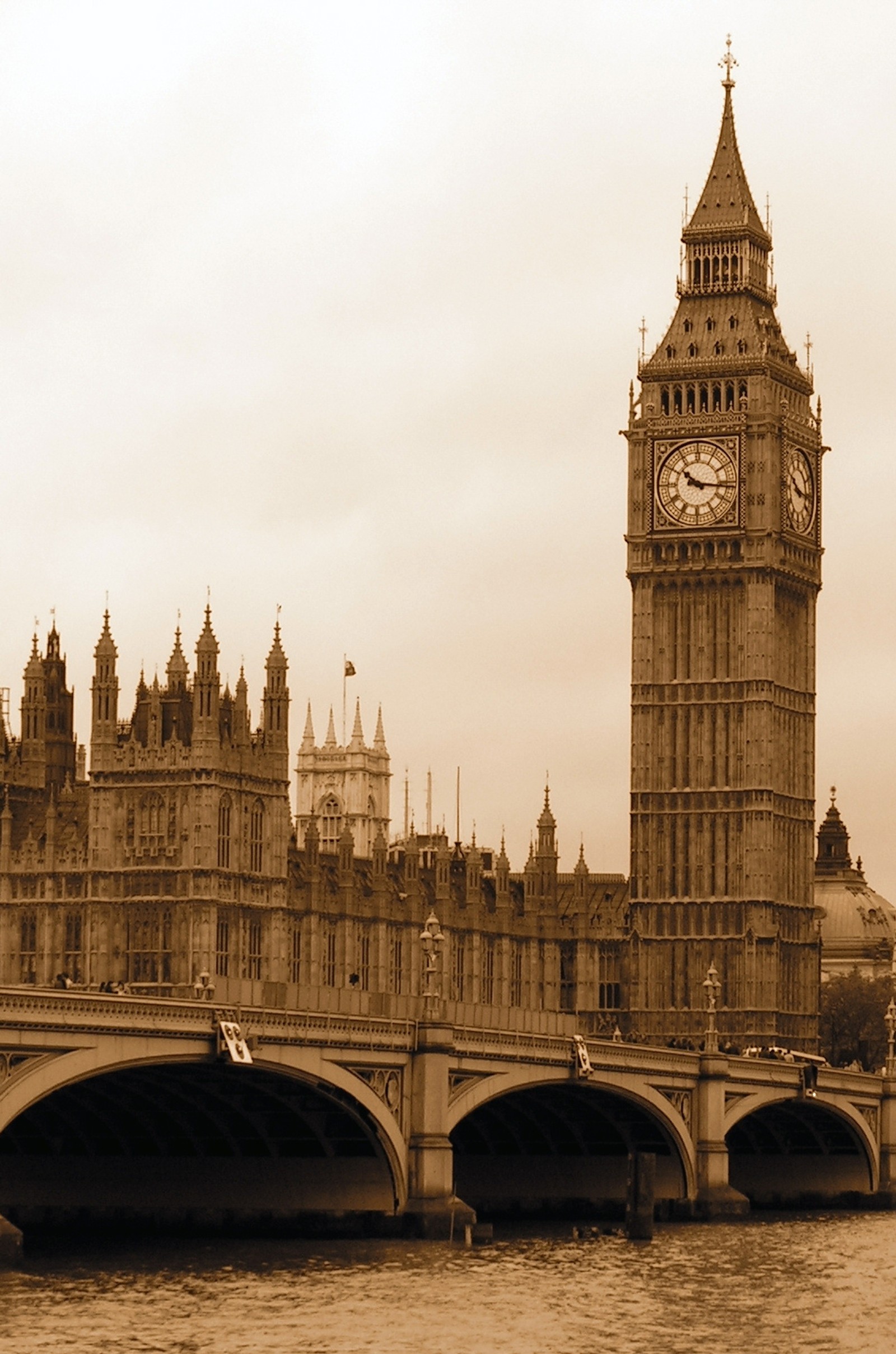 Вид сверху на часовую башню и мост через реку (биг бен, big ben, лондон, london)