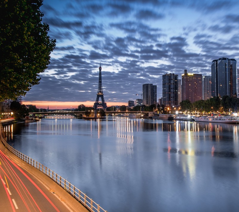 Arafed view of a city skyline with a river and a bridge (eiffel tower, france, paris, river)